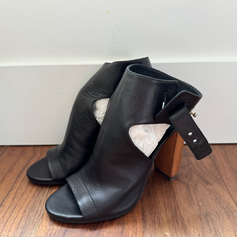 Vince Addie Leather Cutout Sandals Wood Heel Size US 8